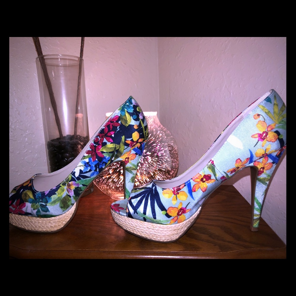 Apt 9 Bright colorful Peep toe Heels 9 1/2 Med